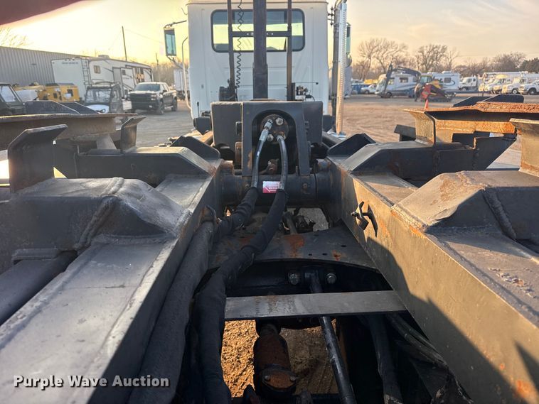 image for item EG1846 2013 Mack GU713 hook lift truck