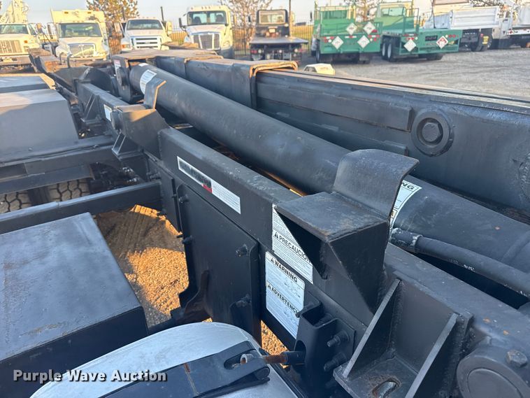 image for item EG1846 2013 Mack GU713 hook lift truck