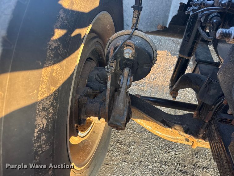 image for item EG1846 2013 Mack GU713 hook lift truck