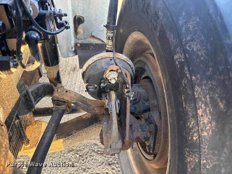 image for item EG1846 2013 Mack GU713 hook lift truck