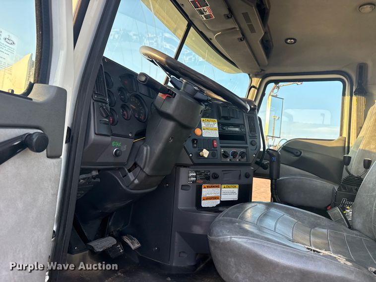 image for item EG1846 2013 Mack GU713 hook lift truck