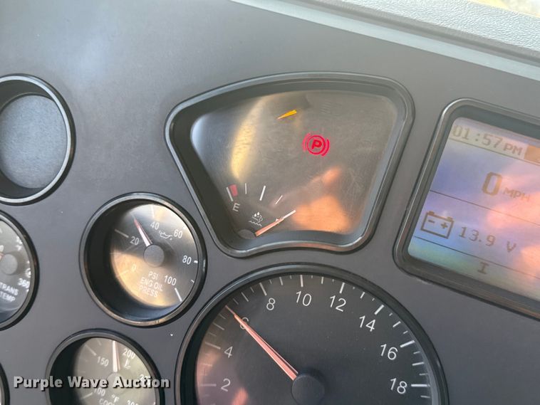 image for item EG1846 2013 Mack GU713 hook lift truck