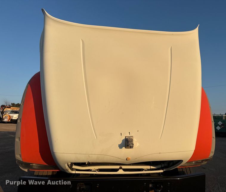 image for item EG1846 2013 Mack GU713 hook lift truck