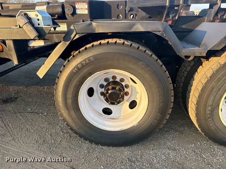 image for item EG1846 2013 Mack GU713 hook lift truck