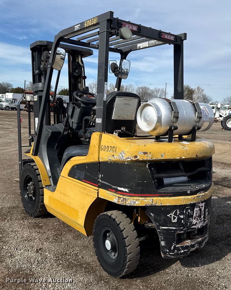 image for item EG1855 Caterpillar P4000 forklift