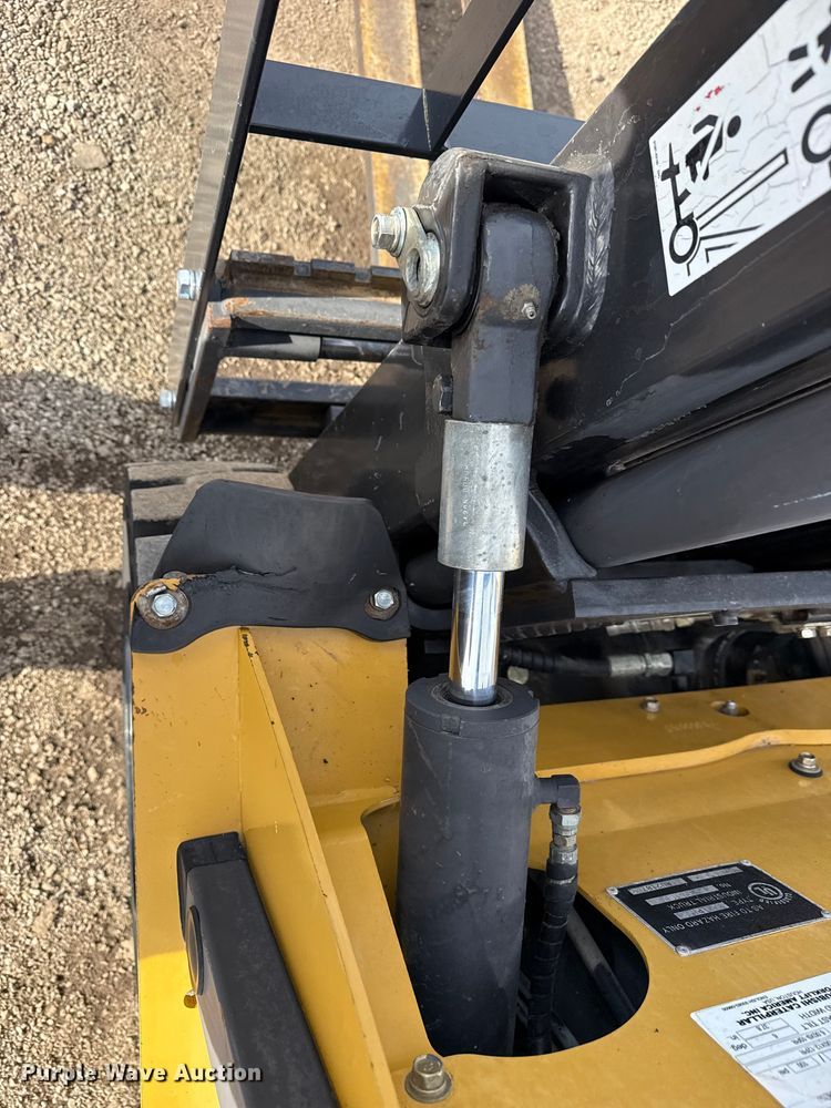 image for item EG1855 Caterpillar P4000 forklift