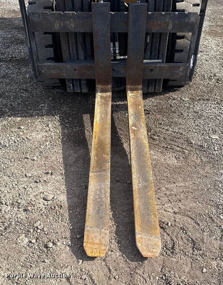 image for item EG1855 Caterpillar P4000 forklift