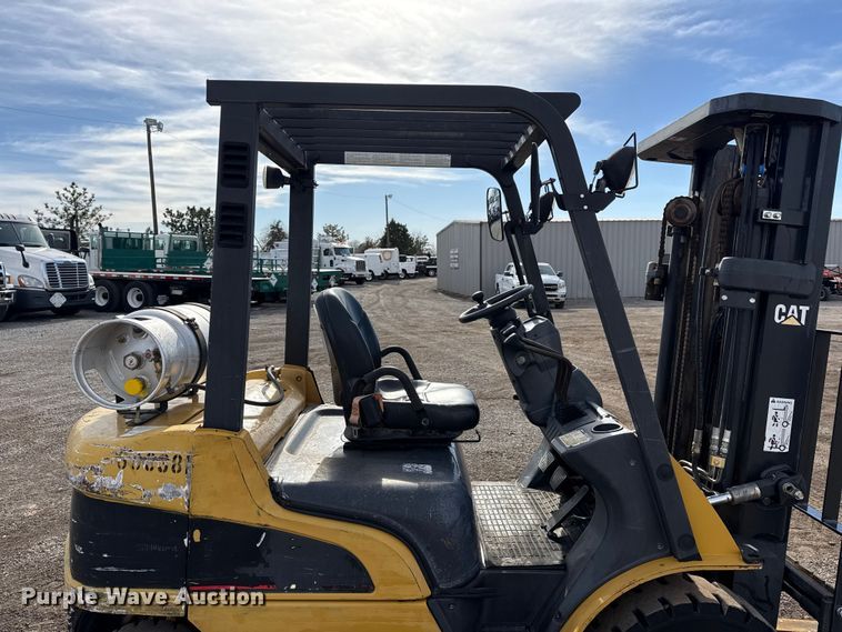 image for item EG1855 Caterpillar P4000 forklift