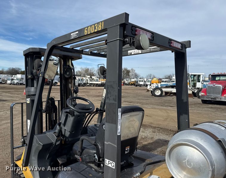 image for item EG1855 Caterpillar P4000 forklift