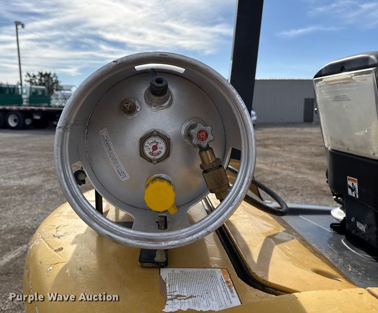 image for item EG1855 Caterpillar P4000 forklift