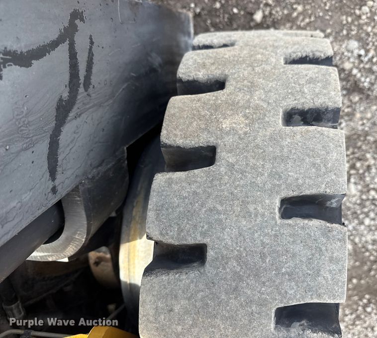 image for item EG1855 Caterpillar P4000 forklift