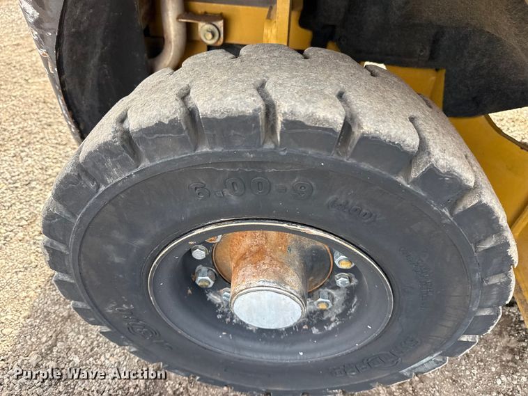 image for item EG1855 Caterpillar P4000 forklift