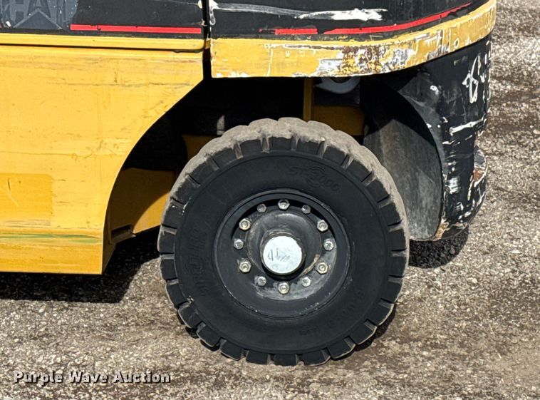 image for item EG1855 Caterpillar P4000 forklift