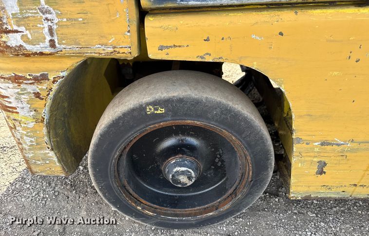 image for item EG1856 Komatsu FG25SHT-12 forklift