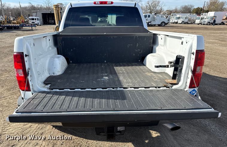 image for item EG1857 2011 Chevrolet 2500HD Crew Cab pickup truck