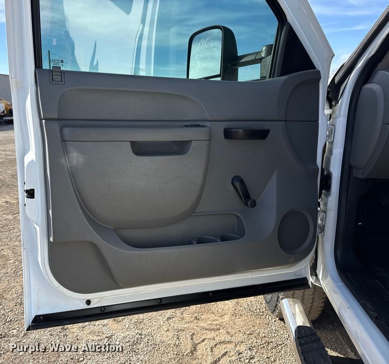 image for item EG1857 2011 Chevrolet 2500HD Crew Cab pickup truck