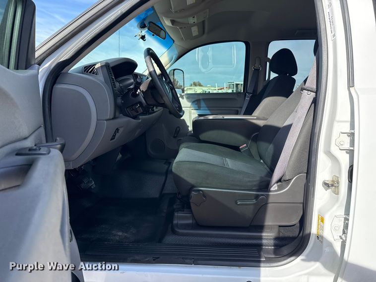 image for item EG1857 2011 Chevrolet 2500HD Crew Cab pickup truck