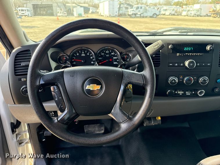 image for item EG1857 2011 Chevrolet 2500HD Crew Cab pickup truck