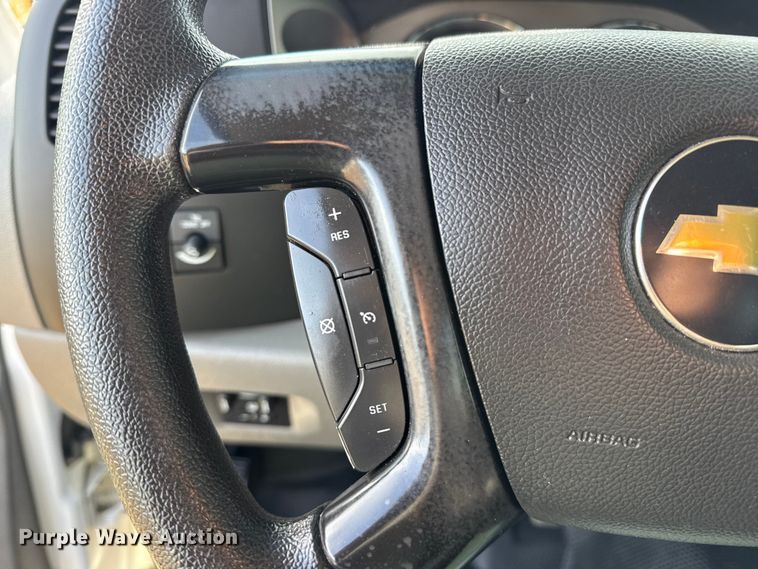 image for item EG1857 2011 Chevrolet 2500HD Crew Cab pickup truck