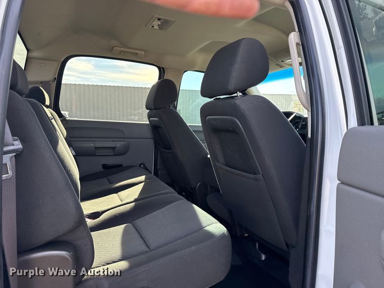 image for item EG1857 2011 Chevrolet 2500HD Crew Cab pickup truck