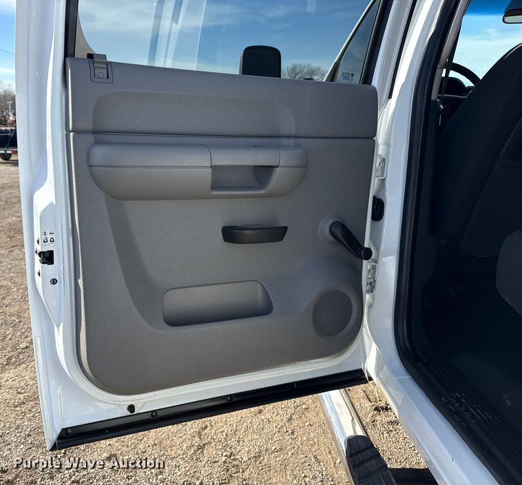 image for item EG1857 2011 Chevrolet 2500HD Crew Cab pickup truck