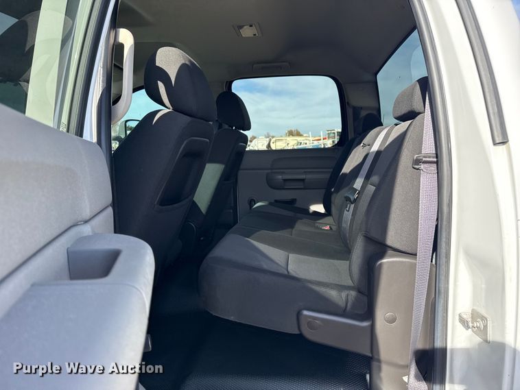 image for item EG1857 2011 Chevrolet 2500HD Crew Cab pickup truck