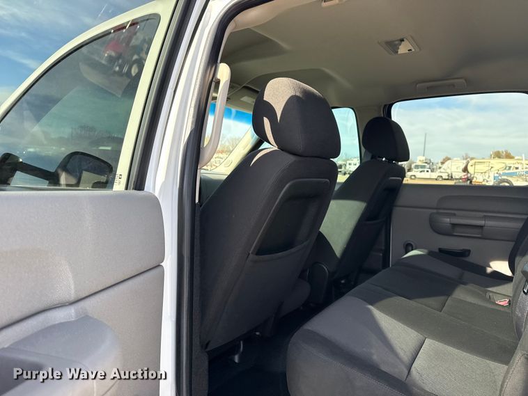 image for item EG1857 2011 Chevrolet 2500HD Crew Cab pickup truck