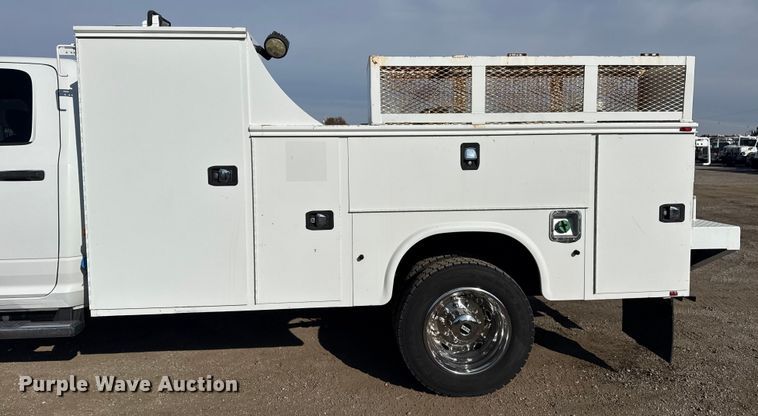 image for item EG1870 2016 Ram  5500HD utility / service truck
