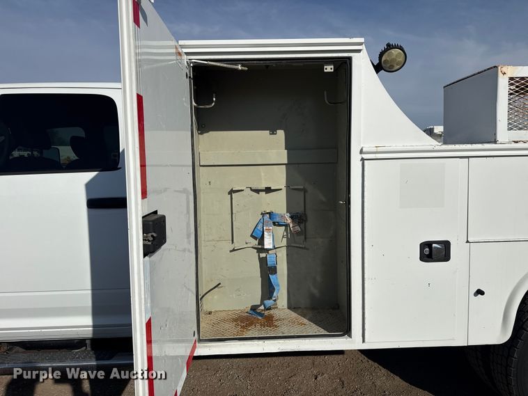 image for item EG1870 2016 Ram  5500HD utility / service truck