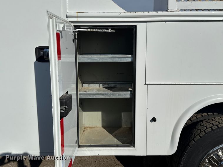 image for item EG1870 2016 Ram  5500HD utility / service truck