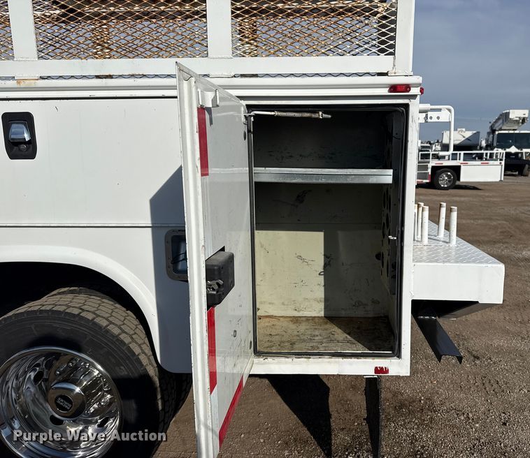 image for item EG1870 2016 Ram  5500HD utility / service truck