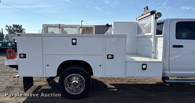 image for item EG1870 2016 Ram  5500HD utility / service truck