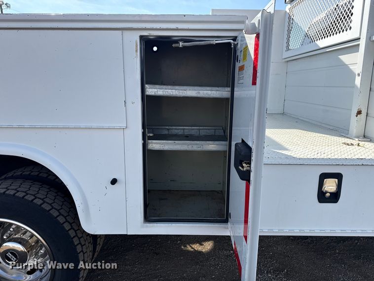 image for item EG1870 2016 Ram  5500HD utility / service truck