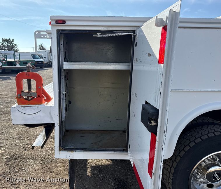 image for item EG1870 2016 Ram  5500HD utility / service truck