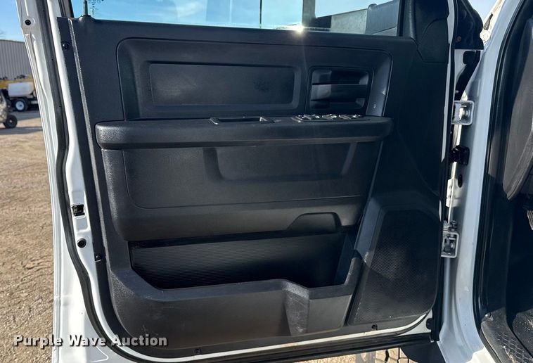 image for item EG1870 2016 Ram  5500HD utility / service truck