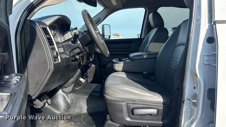 image for item EG1870 2016 Ram  5500HD utility / service truck