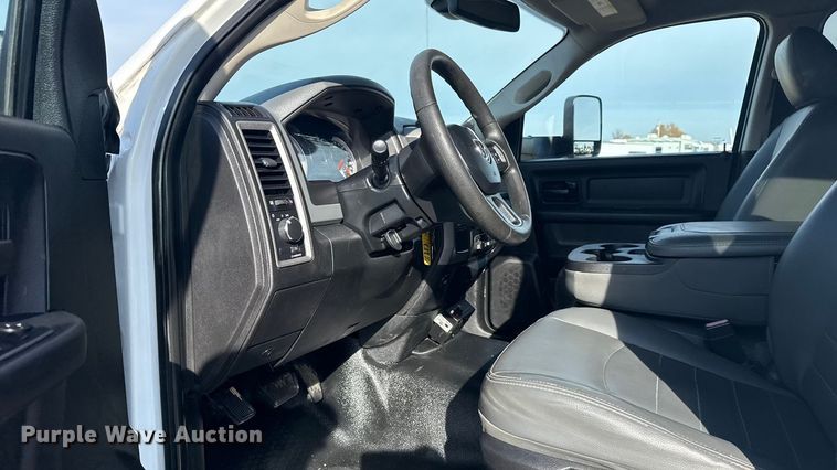 image for item EG1870 2016 Ram  5500HD utility / service truck