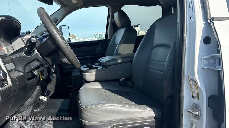 image for item EG1870 2016 Ram  5500HD utility / service truck