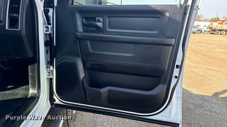 image for item EG1870 2016 Ram  5500HD utility / service truck