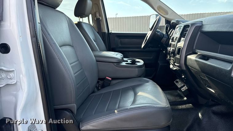 image for item EG1870 2016 Ram  5500HD utility / service truck