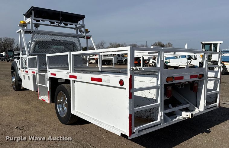 image for item EG1871 2016 Ford F550 Super Duty XL flatbed truck