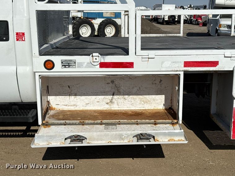 image for item EG1871 2016 Ford F550 Super Duty XL flatbed truck