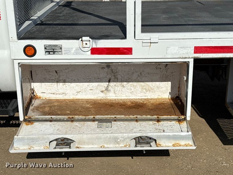 image for item EG1871 2016 Ford F550 Super Duty XL flatbed truck