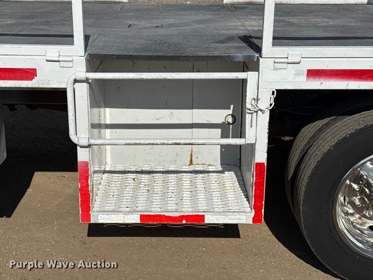 image for item EG1871 2016 Ford F550 Super Duty XL flatbed truck