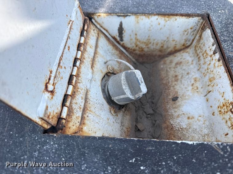 image for item EG1871 2016 Ford F550 Super Duty XL flatbed truck