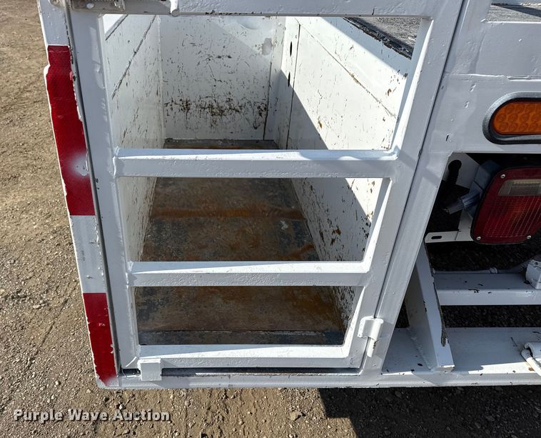 image for item EG1871 2016 Ford F550 Super Duty XL flatbed truck