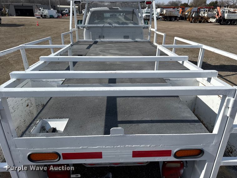 image for item EG1871 2016 Ford F550 Super Duty XL flatbed truck