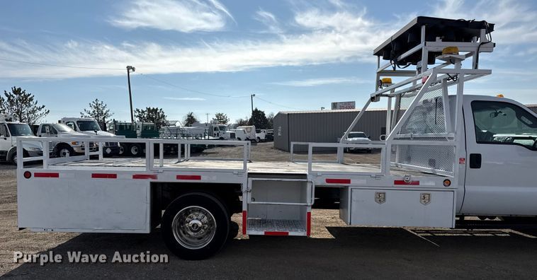 image for item EG1871 2016 Ford F550 Super Duty XL flatbed truck