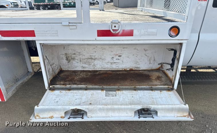 image for item EG1871 2016 Ford F550 Super Duty XL flatbed truck