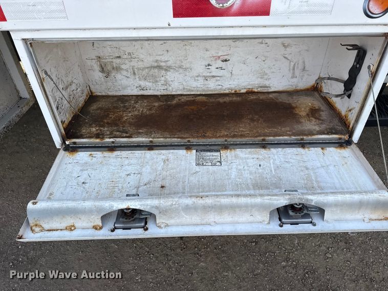 image for item EG1871 2016 Ford F550 Super Duty XL flatbed truck